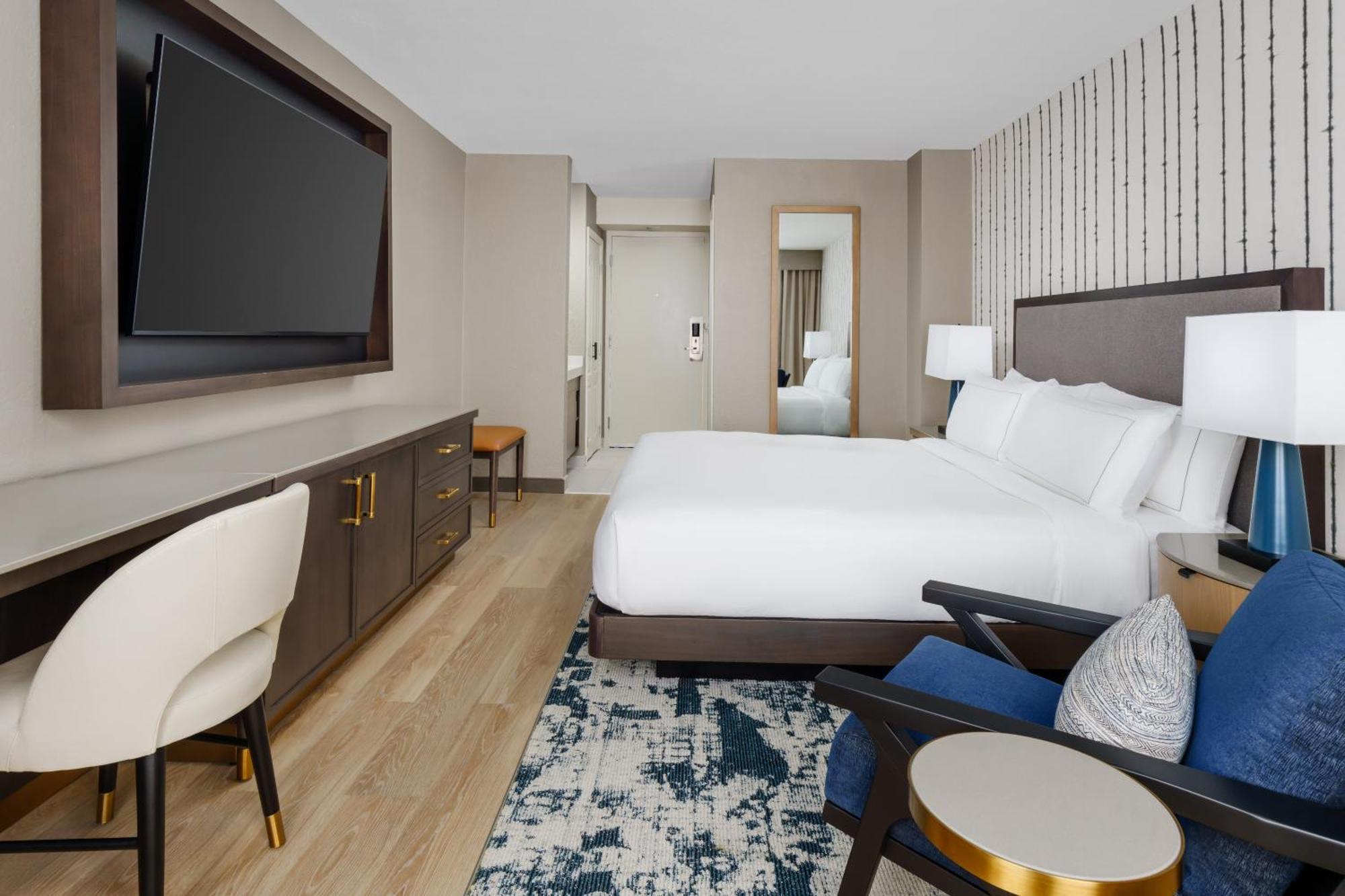 Deluxe King Room