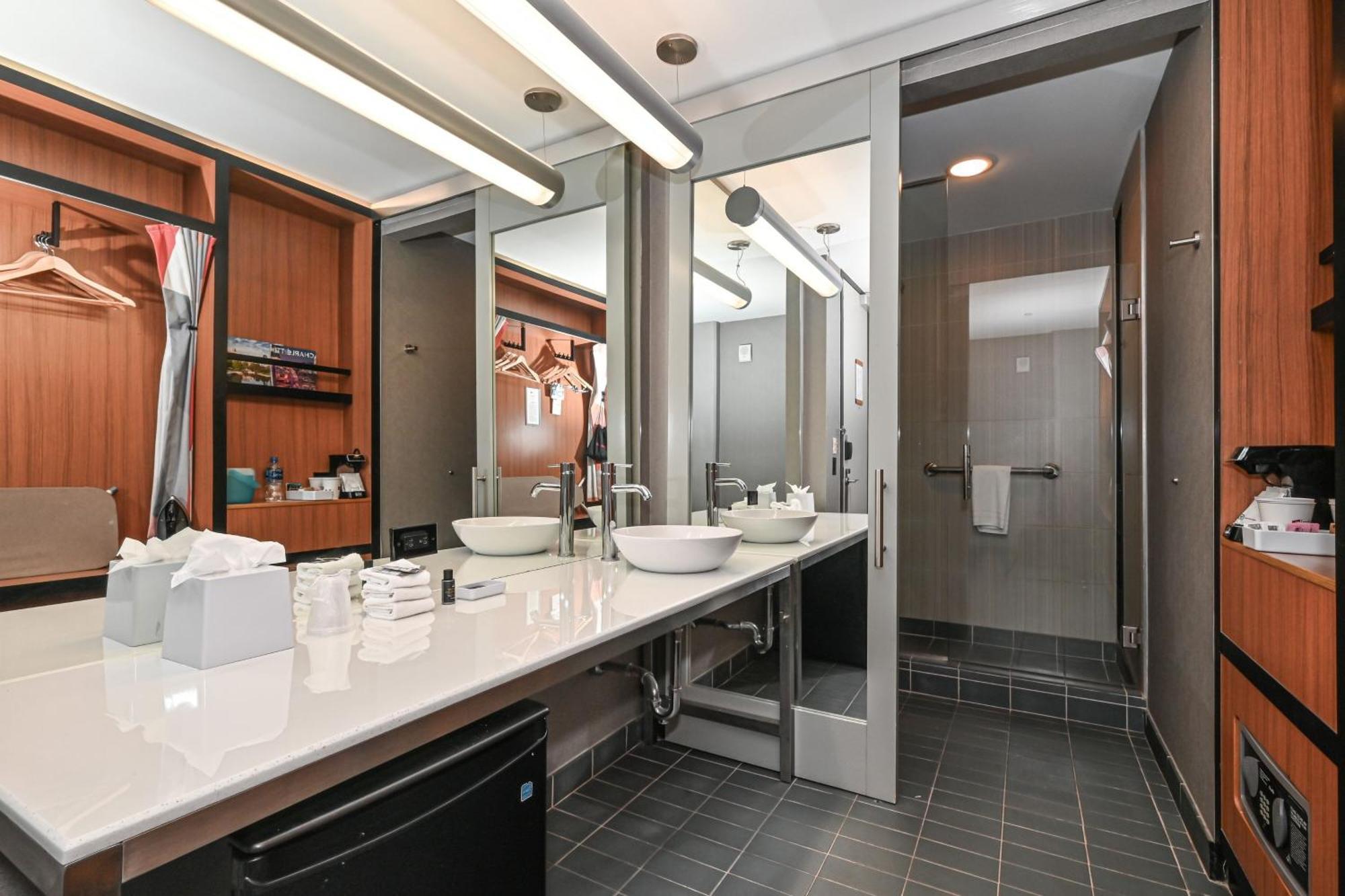 Queen Room with Two Queen Beds and Bathtub - Mobility Access/Hearing Accessible