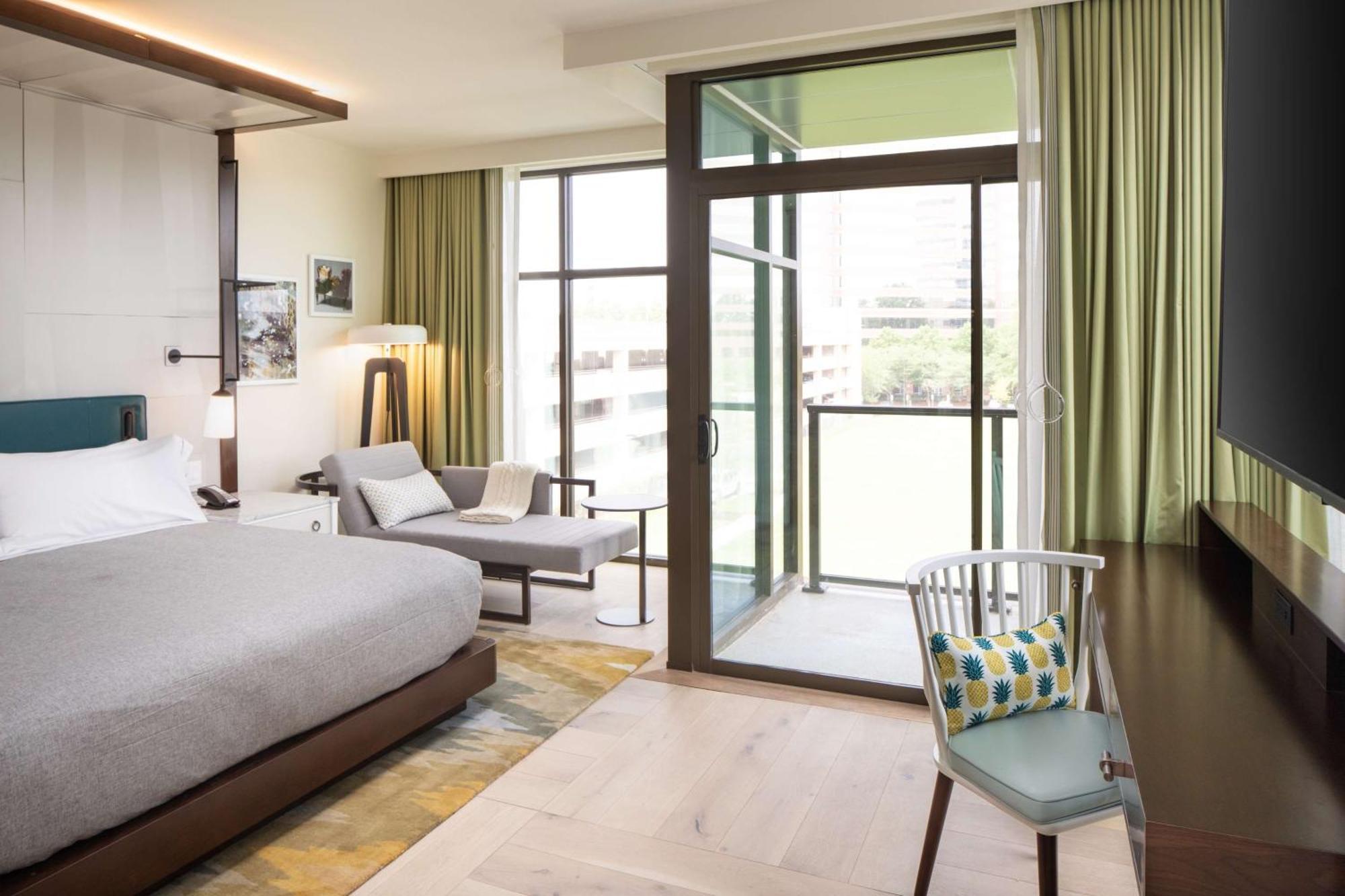 Premium King Room - Hearing/Mobility Accessible,1551701329:JPEG
